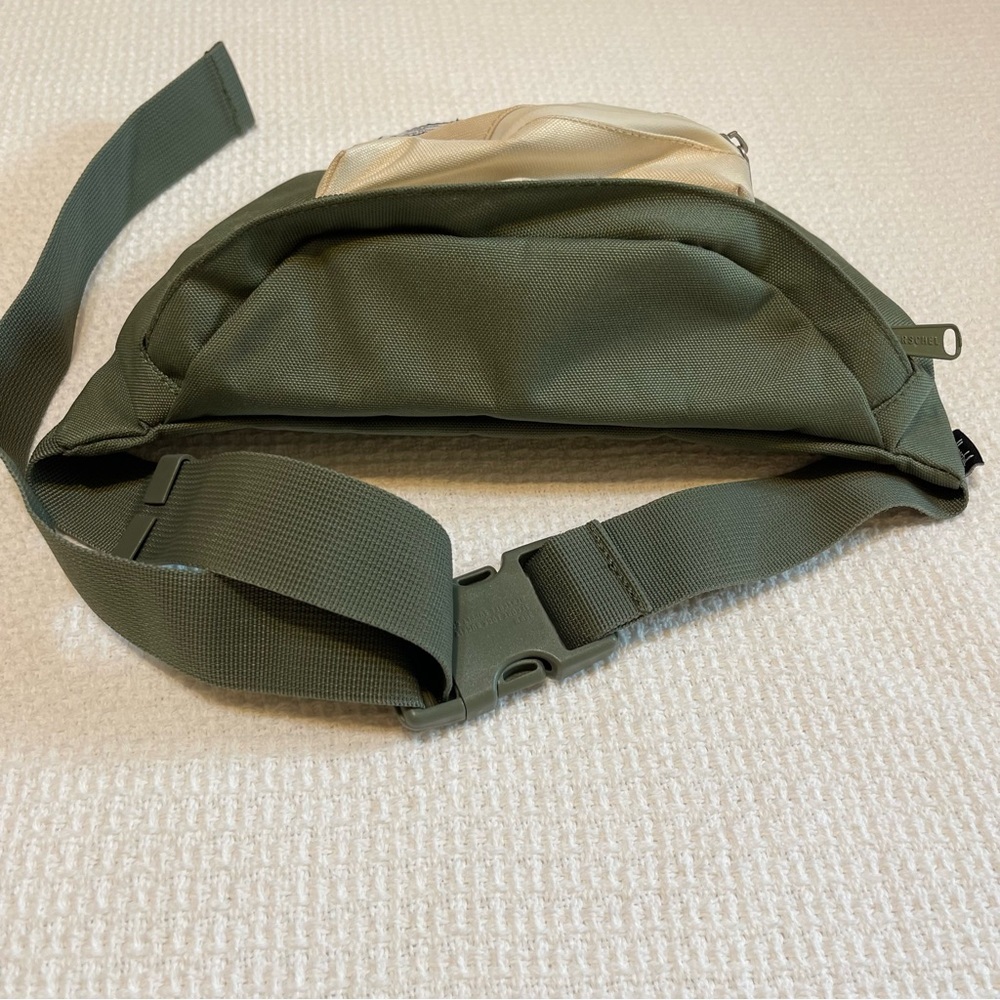 Herschel Supply Co. Seventeen Hip Pack Green - Picture 4 of 8